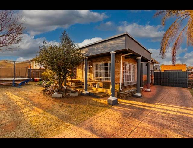 3 BEDROOM HOUSE FOR SALE IN HOMESTEAD